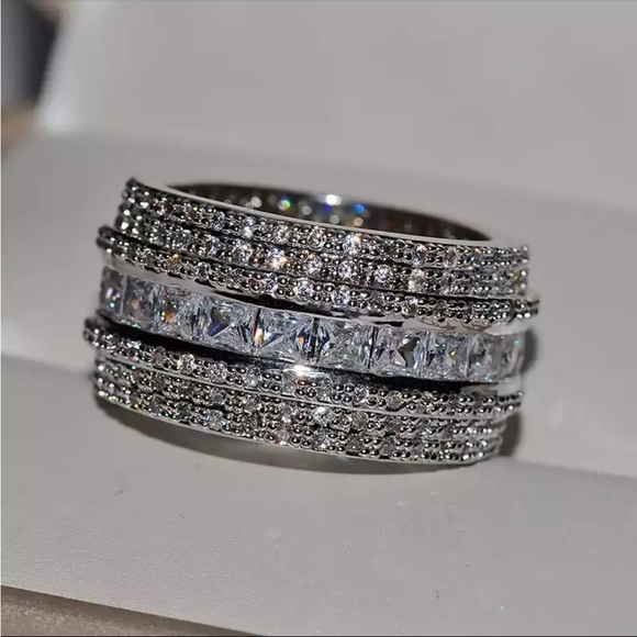 New Women’s 925 Silver Luxury Diamond Ring - Picture 3 of 4